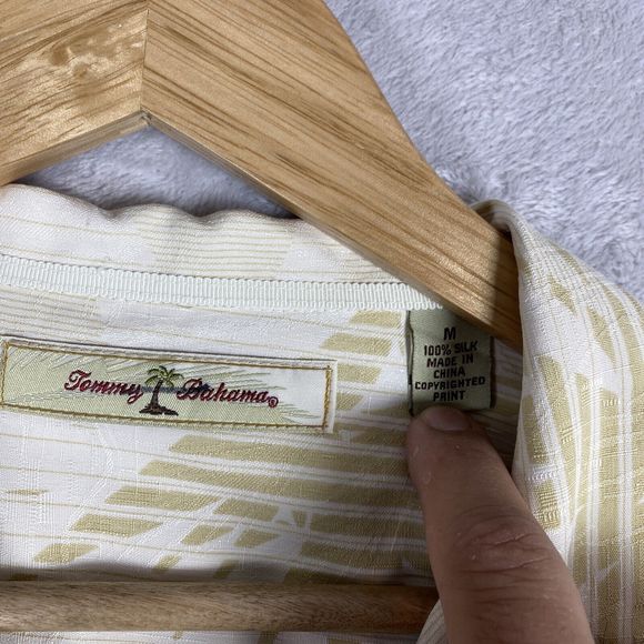 Tommy Bahama 100% Silk Camp Shirt Medium Plant Geo Leaf Collared Coconut Buttons - Picture 3 of 7